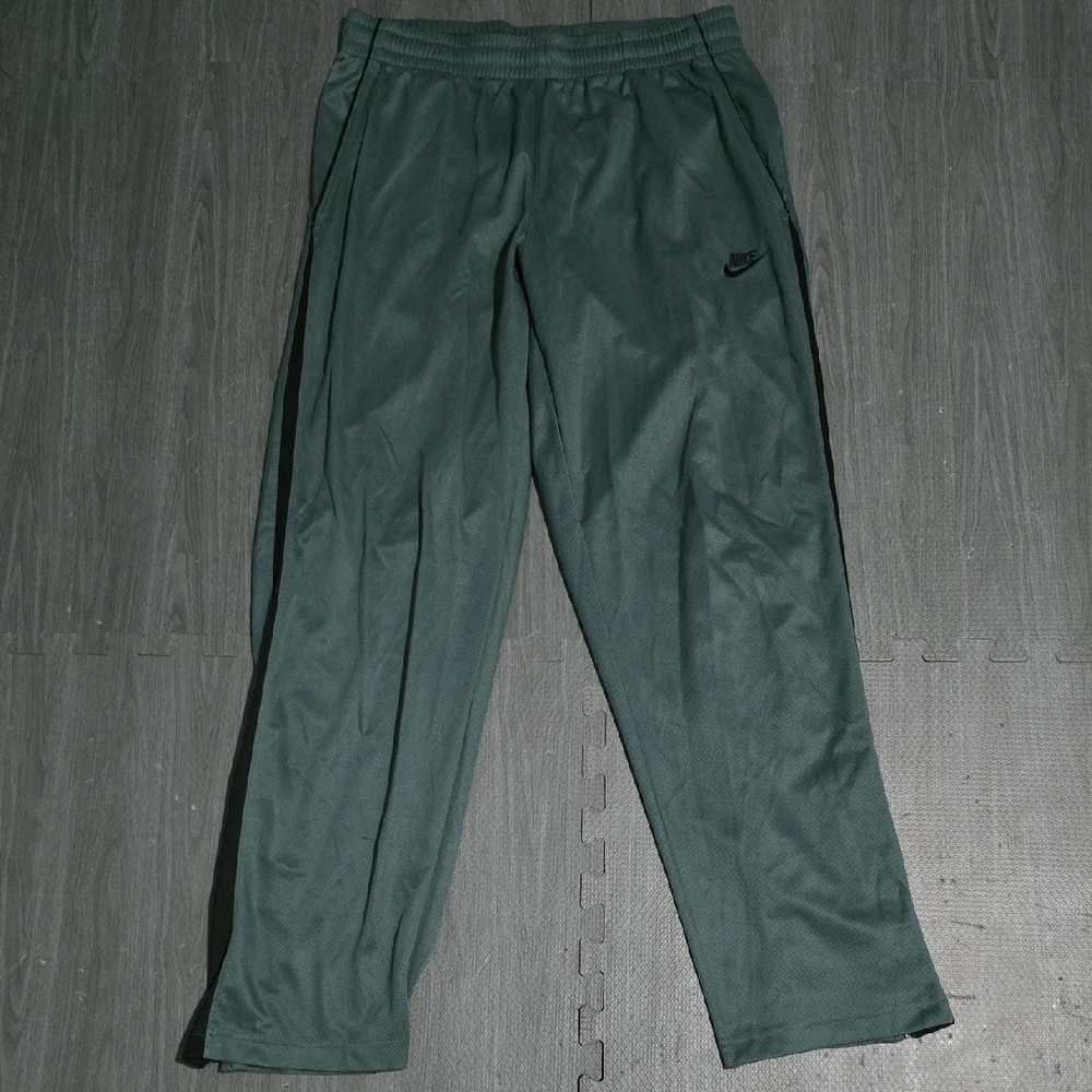 Nike Men’s Medium Dark Green Athletic Sweatpants